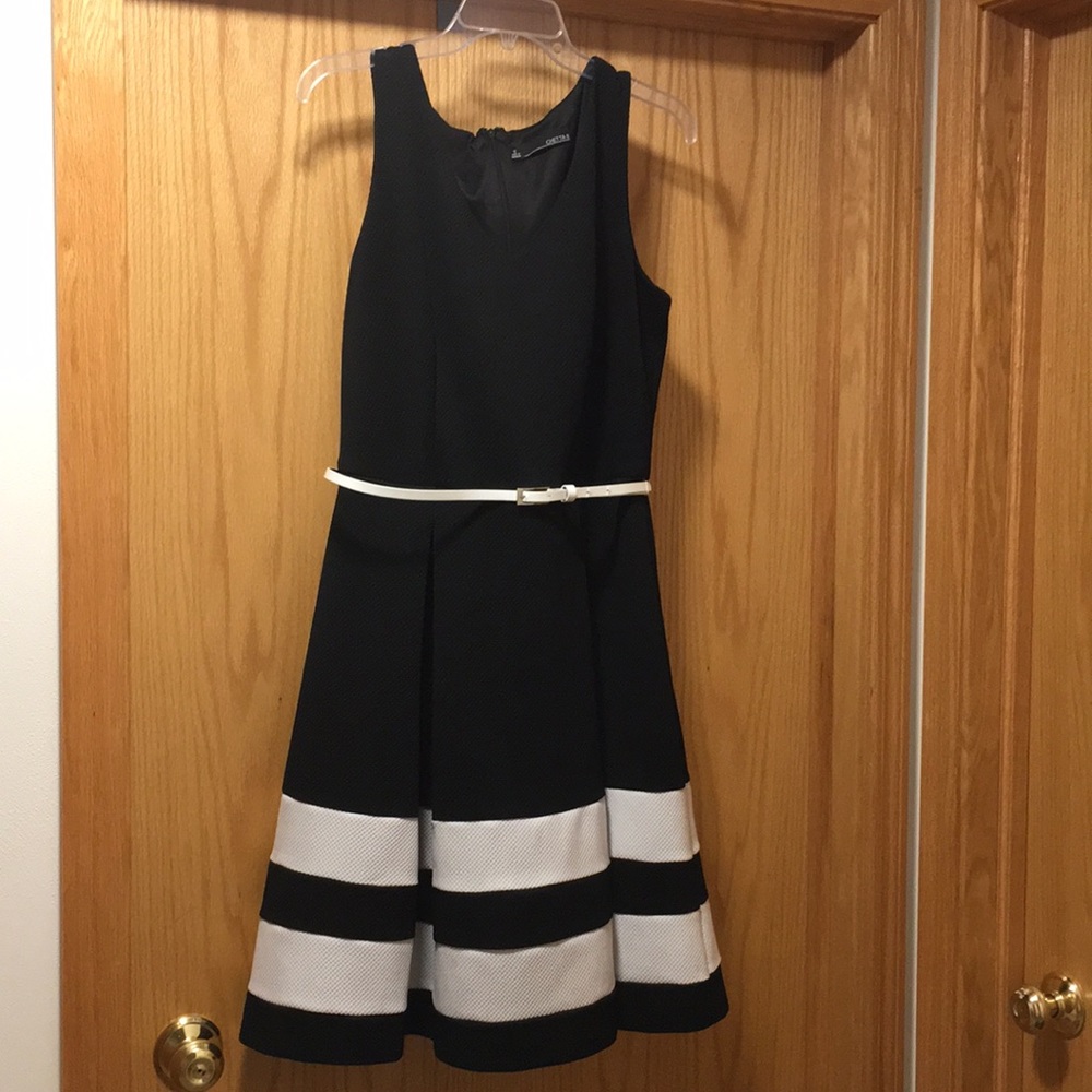 Flattering black and white dress, sz 12!